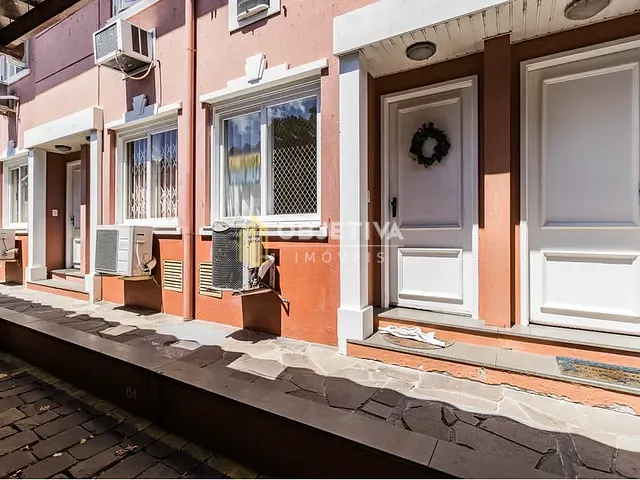 Casa 3 quartos e 3 banheiros, à venda, no bairro Teresópolis em Porto Alegre