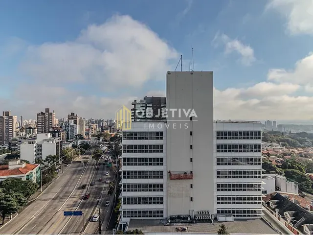 Sala à venda, no bairro Três Figueiras em Porto Alegre
