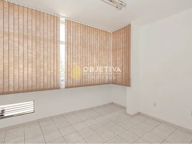 Sala à venda, no bairro Auxiliadora em Porto Alegre