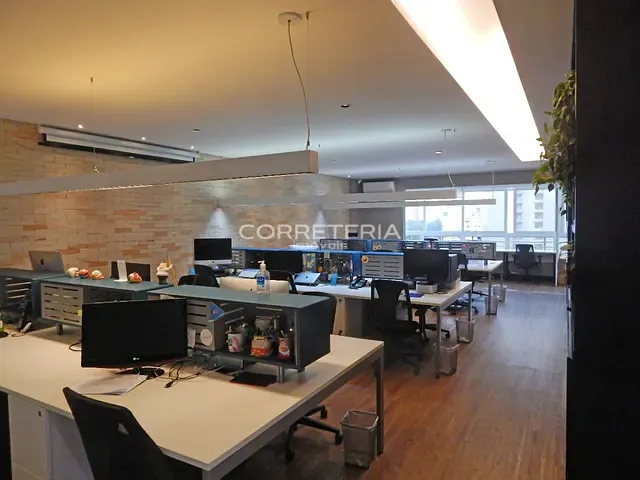 Sala à venda, no bairro Vila Mariana em São Paulo