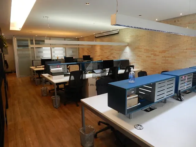 Sala à venda, no bairro Vila Mariana em São Paulo