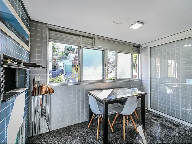 Apartamento 2 quartos e 2 banheiros, à venda, no bairro Rio Branco em Porto Alegre