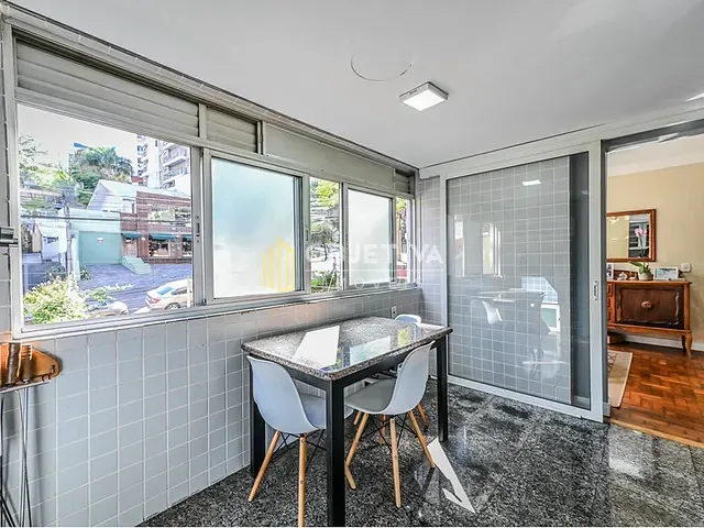 Apartamento 2 quartos e 2 banheiros, à venda, no bairro Rio Branco em Porto Alegre
