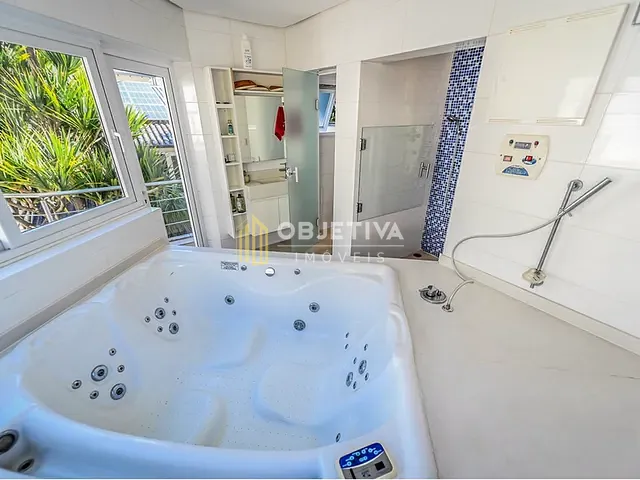 Casa 5 quartos e 10 banheiros, à venda, no bairro Menino Deus em Porto Alegre