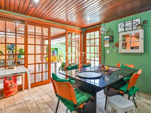 Casa 6 quartos e 6 banheiros, à venda, no bairro Rubem Berta em Porto Alegre