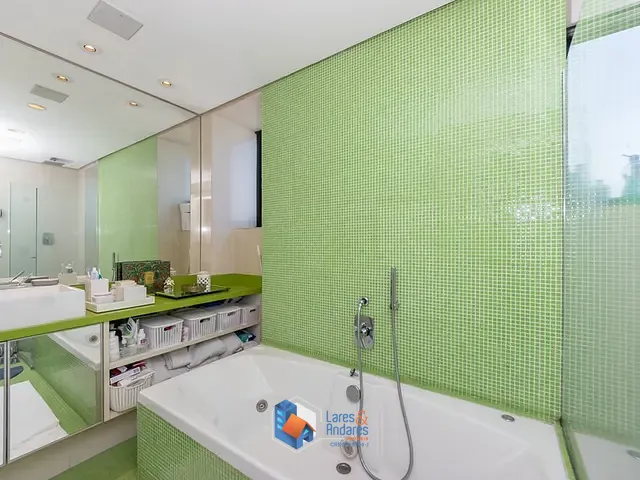 Apartamento 1 quarto e 3 banheiros, à venda, no bairro Moema em São Paulo