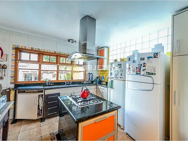 Casa 4 quartos e 3 banheiros, à venda, no bairro Santa Tereza em Porto Alegre