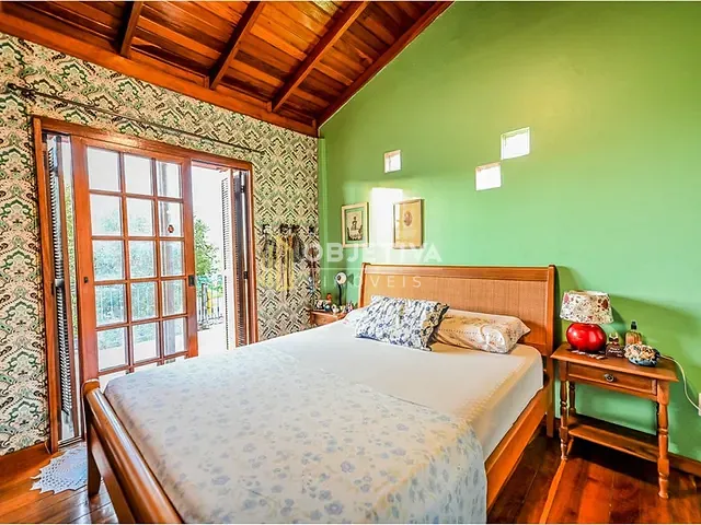 Casa 4 quartos e 3 banheiros, à venda, no bairro Santa Tereza em Porto Alegre