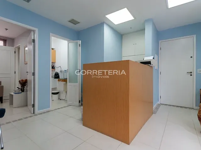 Sala à venda, no bairro Vila Mariana em São Paulo