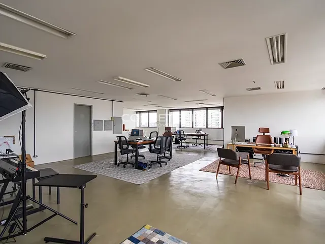 Sala à venda, no bairro Santo Amaro em São Paulo