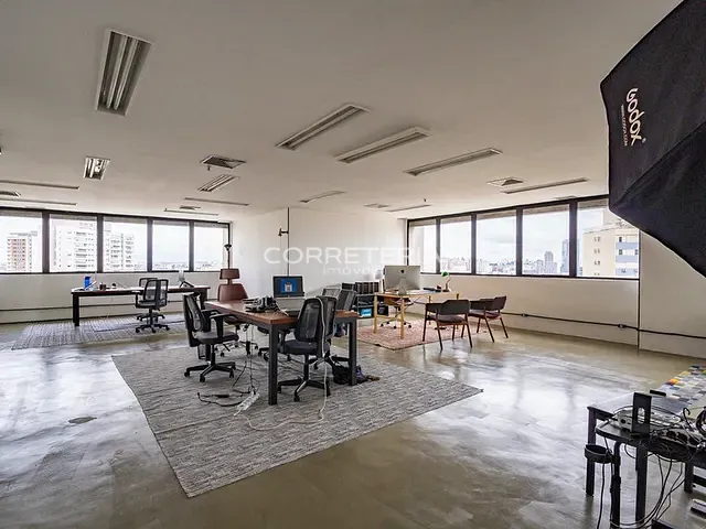 Sala à venda, no bairro Santo Amaro em São Paulo