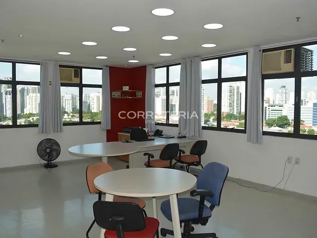 Sala à venda, no bairro Chácara Santo Antônio (Zona Sul) em São Paulo