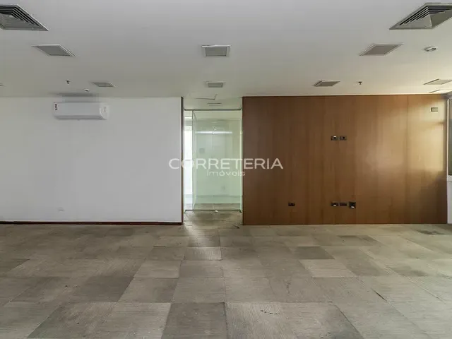 Sala à venda, no bairro Vila Olímpia em São Paulo