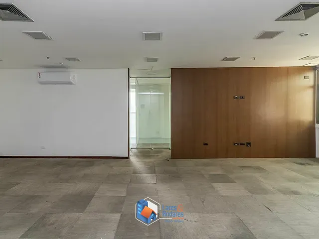 Sala à venda, no bairro Vila Olímpia em São Paulo