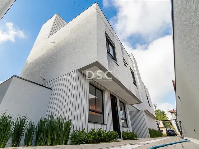 Casa 3 quartos e 3 banheiros, à venda, no bairro Orleans em Curitiba