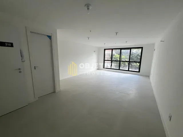Sala à venda, no bairro Menino Deus em Porto Alegre