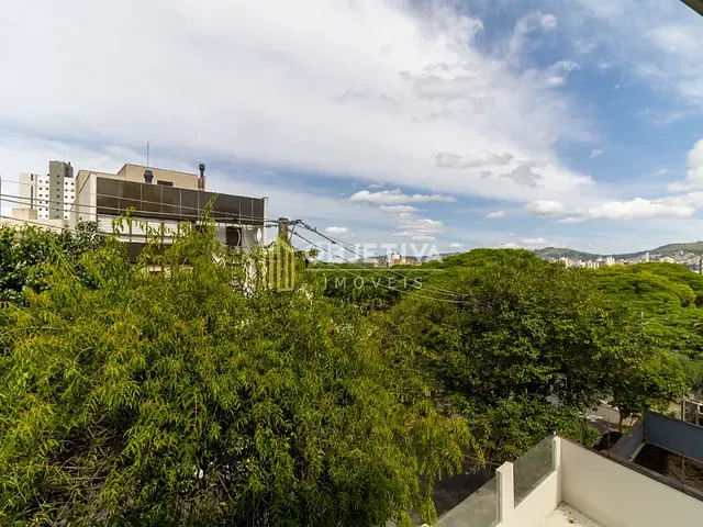 Casa 5 quartos e 5 banheiros, à venda, no bairro Petrópolis em Porto Alegre