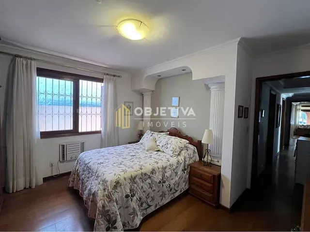 Casa 3 quartos e 4 banheiros, à venda, no bairro Santana em Porto Alegre