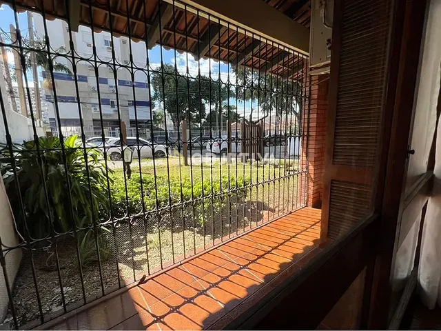 Casa 3 quartos e 4 banheiros, à venda, no bairro Santana em Porto Alegre