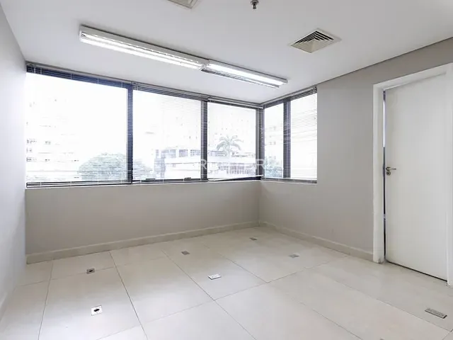 Sala à venda, no bairro Santa Cecília em São Paulo