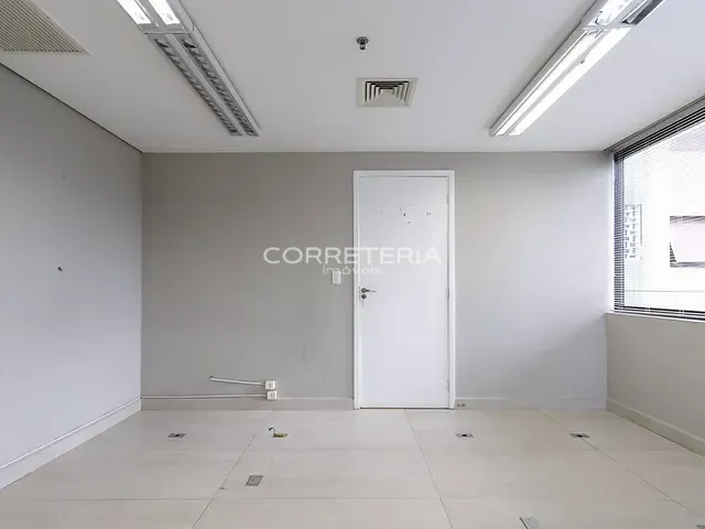 Sala à venda, no bairro Santa Cecília em São Paulo