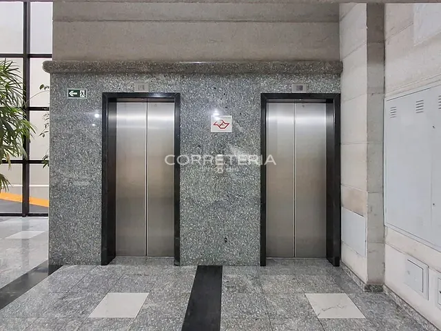 Sala à venda, no bairro Santa Cecília em São Paulo