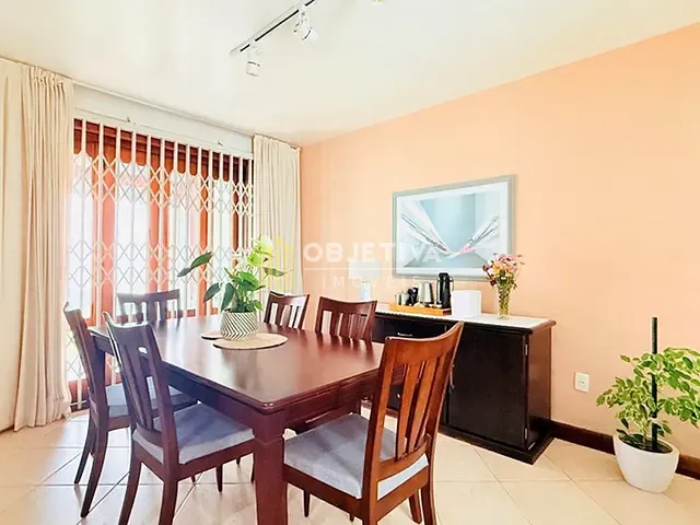 Casa 4 quartos e 4 banheiros, à venda, no bairro Teresópolis em Porto Alegre