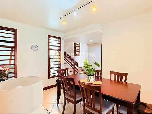 Casa 4 quartos e 4 banheiros, à venda, no bairro Teresópolis em Porto Alegre