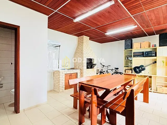 Casa 4 quartos e 4 banheiros, à venda, no bairro Teresópolis em Porto Alegre