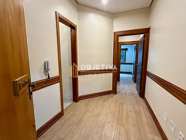 Sala à venda, no bairro Rio Branco em Porto Alegre