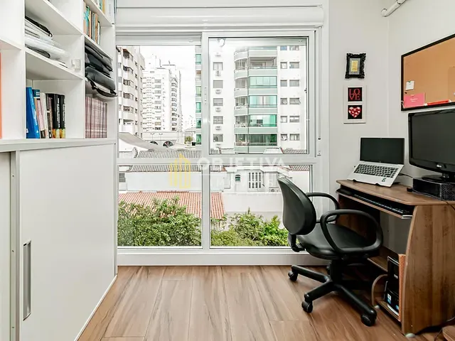 Apartamento 3 quartos e 2 banheiros, à venda, no bairro Menino Deus em Porto Alegre
