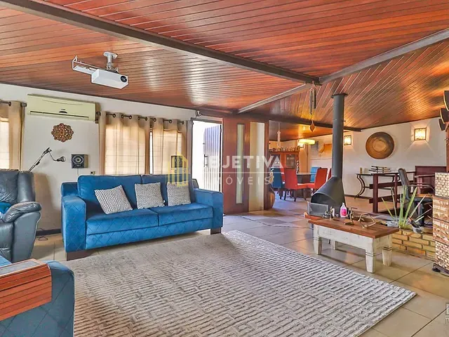 Casa 3 quartos e 3 banheiros, à venda, no bairro Passo da Areia em Porto Alegre