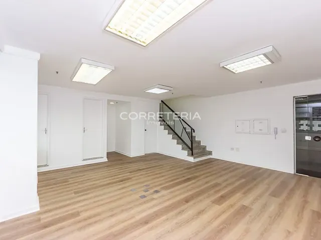 Sala à venda, no bairro Moema em São Paulo