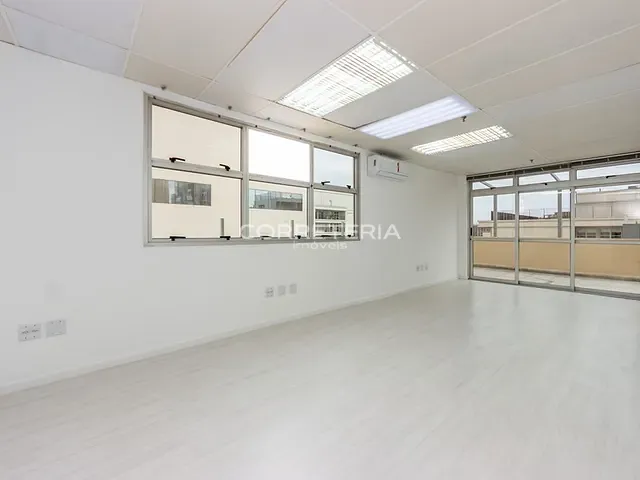 Sala à venda, no bairro Moema em São Paulo