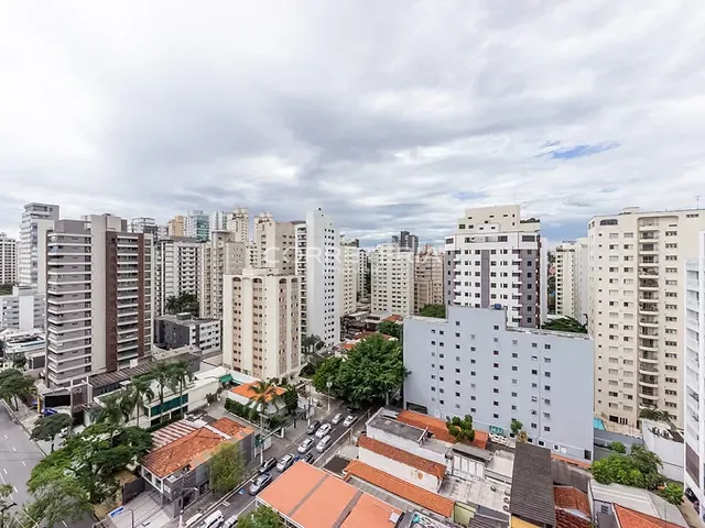 Sala à venda, no bairro Moema em São Paulo