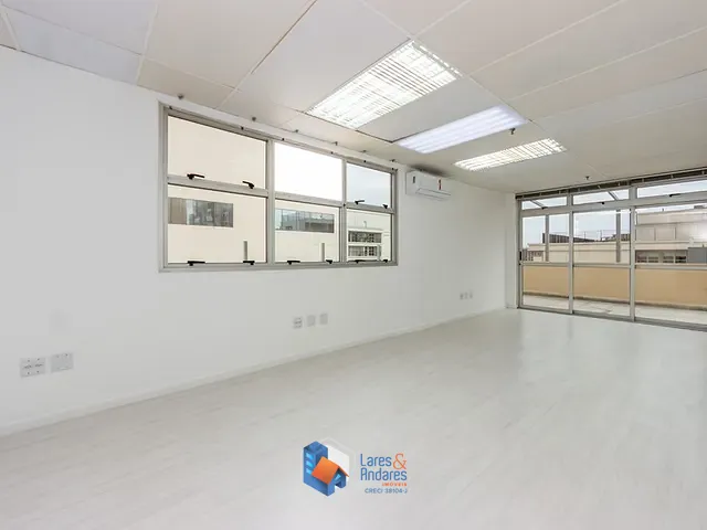 Sala à venda, no bairro Moema em São Paulo