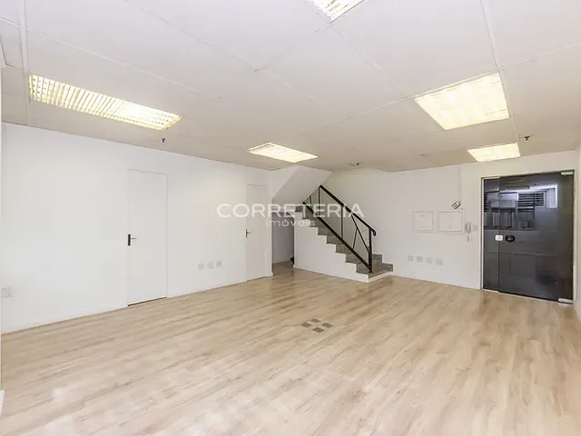 Sala à venda, no bairro Moema em São Paulo