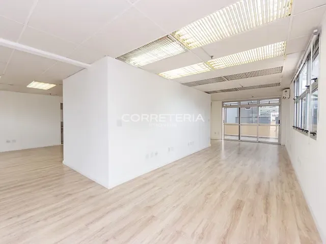 Sala à venda, no bairro Moema em São Paulo