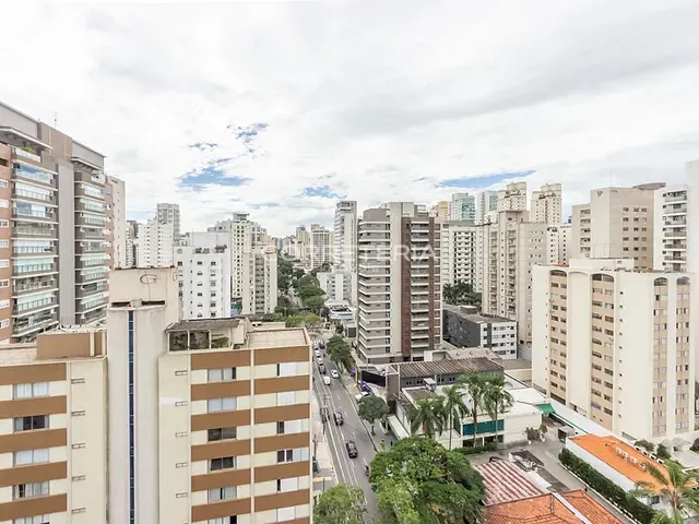 Sala à venda, no bairro Moema em São Paulo