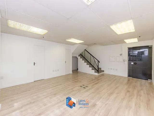Sala à venda, no bairro Moema em São Paulo