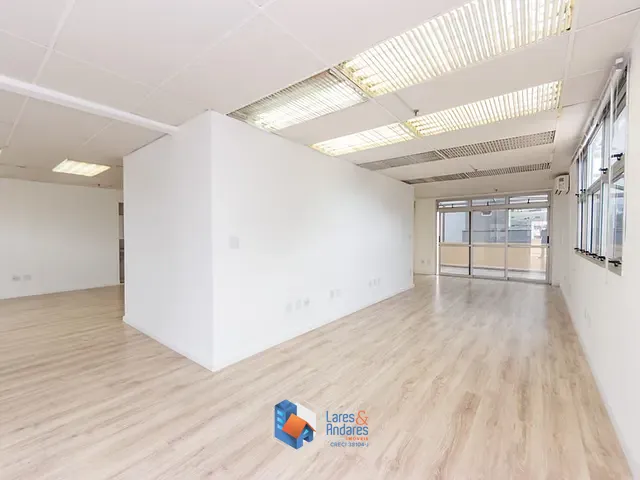 Sala à venda, no bairro Moema em São Paulo