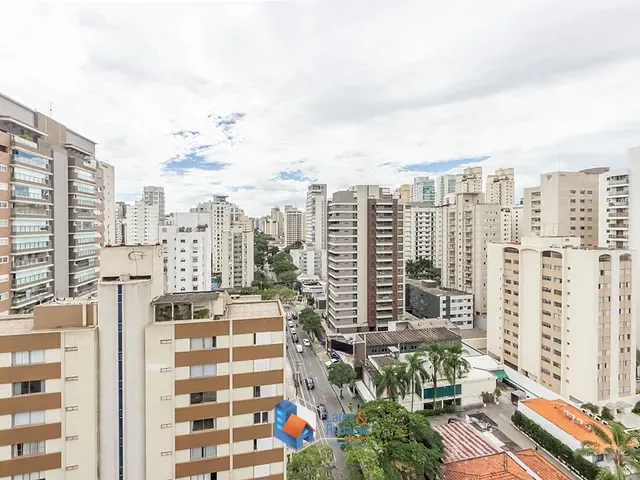 Sala à venda, no bairro Moema em São Paulo