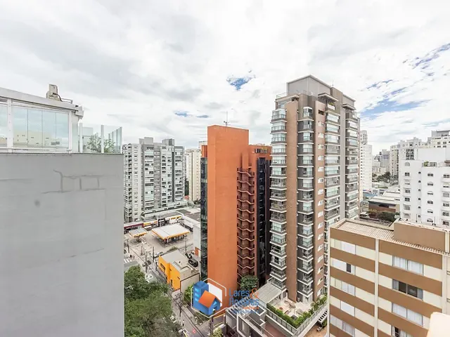 Sala à venda, no bairro Moema em São Paulo