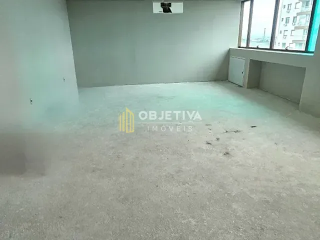 Sala à venda, no bairro Passo da Areia em Porto Alegre