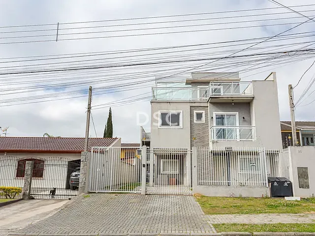 Casa 3 quartos e 2 banheiros, à venda, no bairro Xaxim em Curitiba