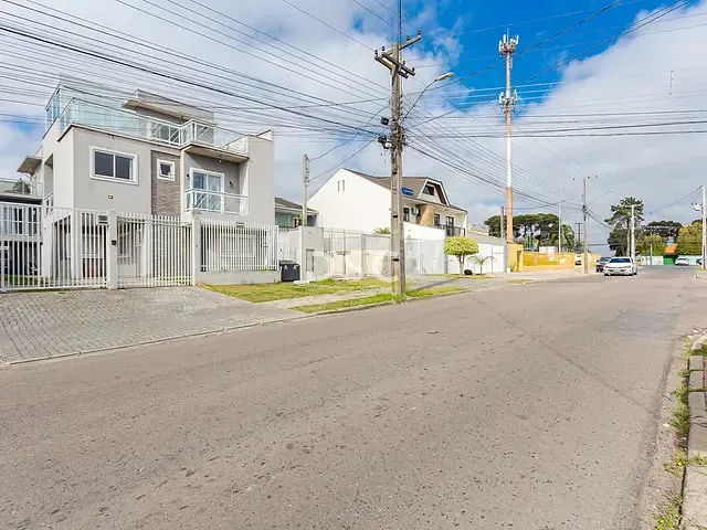 Casa 3 quartos e 2 banheiros, à venda, no bairro Xaxim em Curitiba