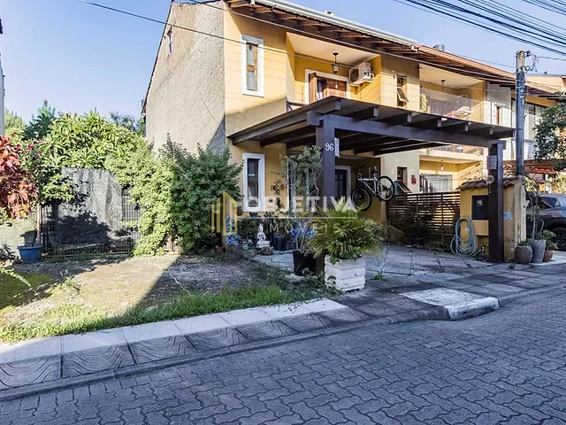 Casa 2 quartos e 2 banheiros, à venda, no bairro Hípica em Porto Alegre