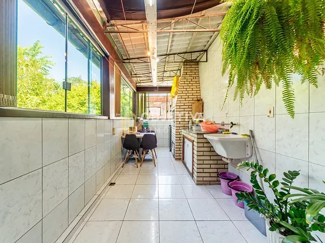 Casa 4 quartos e 4 banheiros, à venda, no bairro Sarandi em Porto Alegre