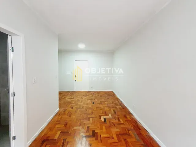 Apartamento 1 quarto e 1 banheiro, à venda, no bairro Menino Deus em Porto Alegre