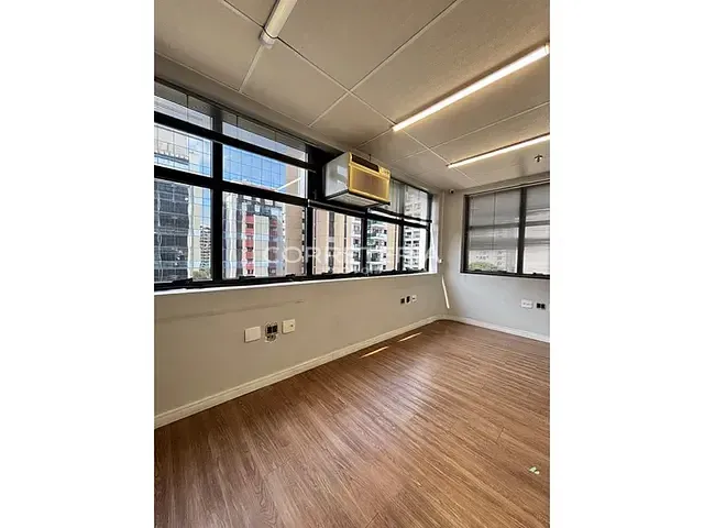 Sala à venda, no bairro Indianópolis em São Paulo